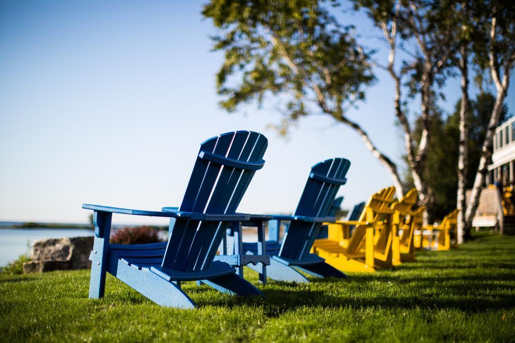 Beachfront Inn Бейлис-Харбор Экстерьер фото