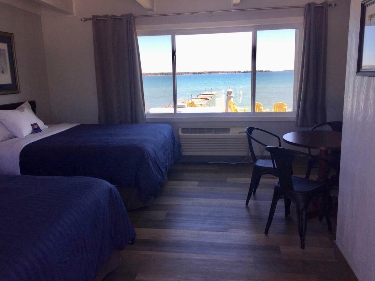 Beachfront Inn Бейлис-Харбор Экстерьер фото