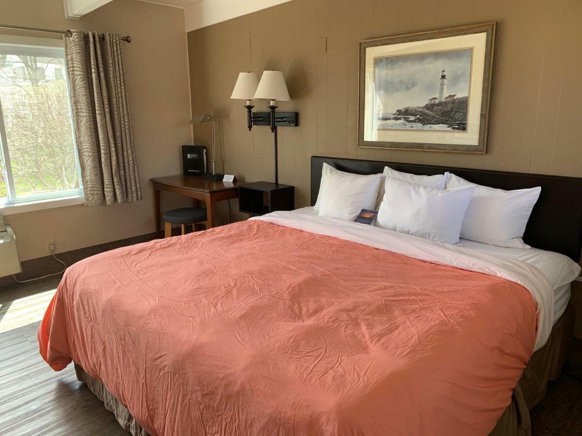 Beachfront Inn Бейлис-Харбор Экстерьер фото