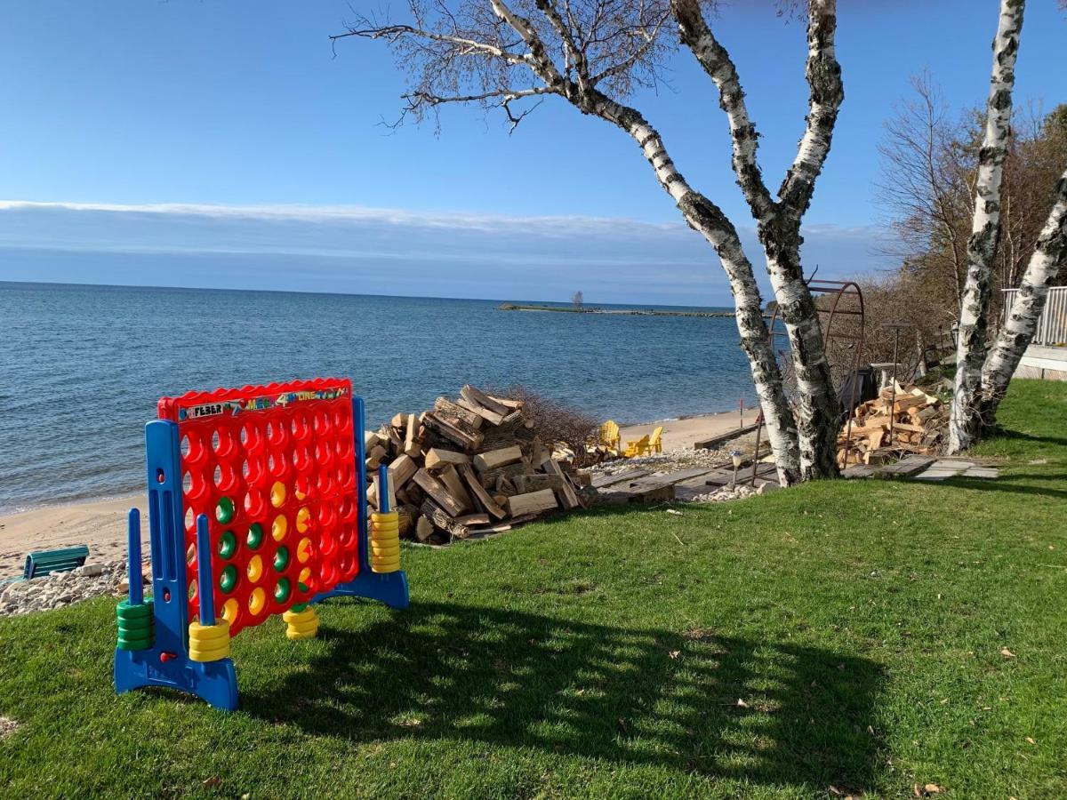 Beachfront Inn Бейлис-Харбор Экстерьер фото