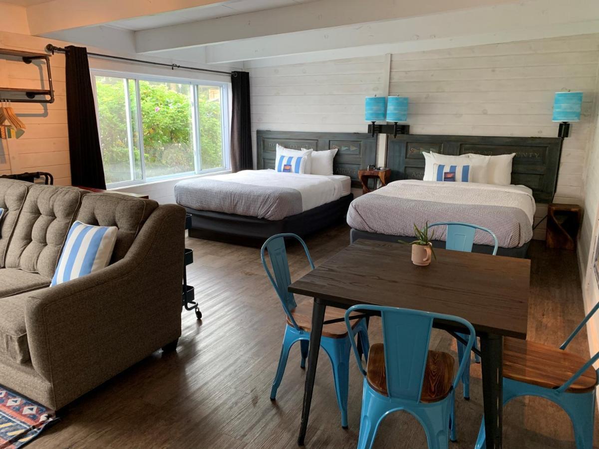 Beachfront Inn Бейлис-Харбор Экстерьер фото