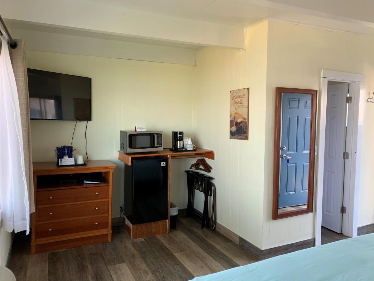 Beachfront Inn Бейлис-Харбор Экстерьер фото
